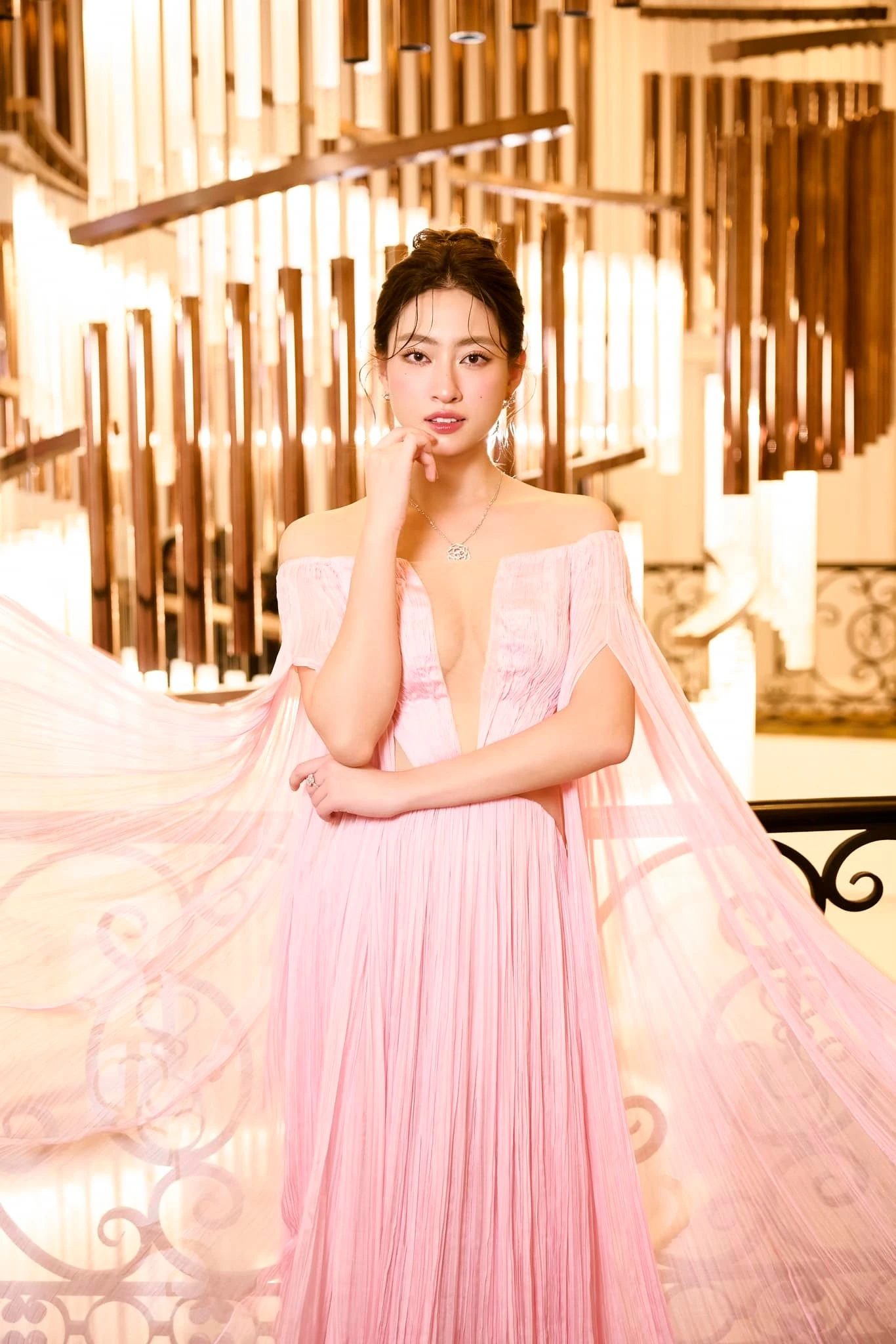 Lương thùy linh 1